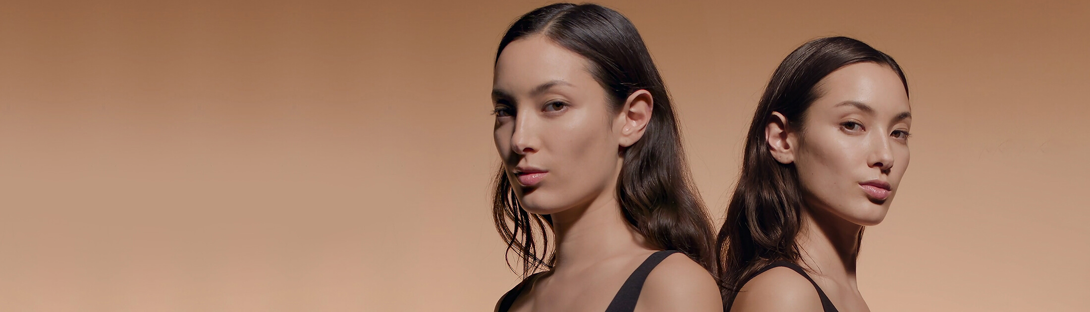 展示表觀遺傳學及克蘭詩針對60多對雙胞胎進行研究的雙胞胎圖片